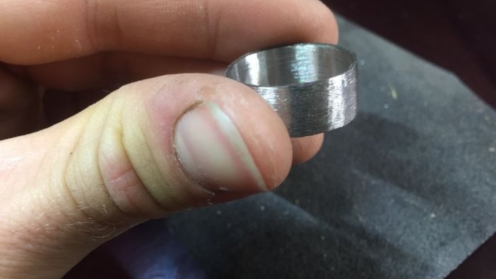 Cómo hacer un anillo con una moneda normal.