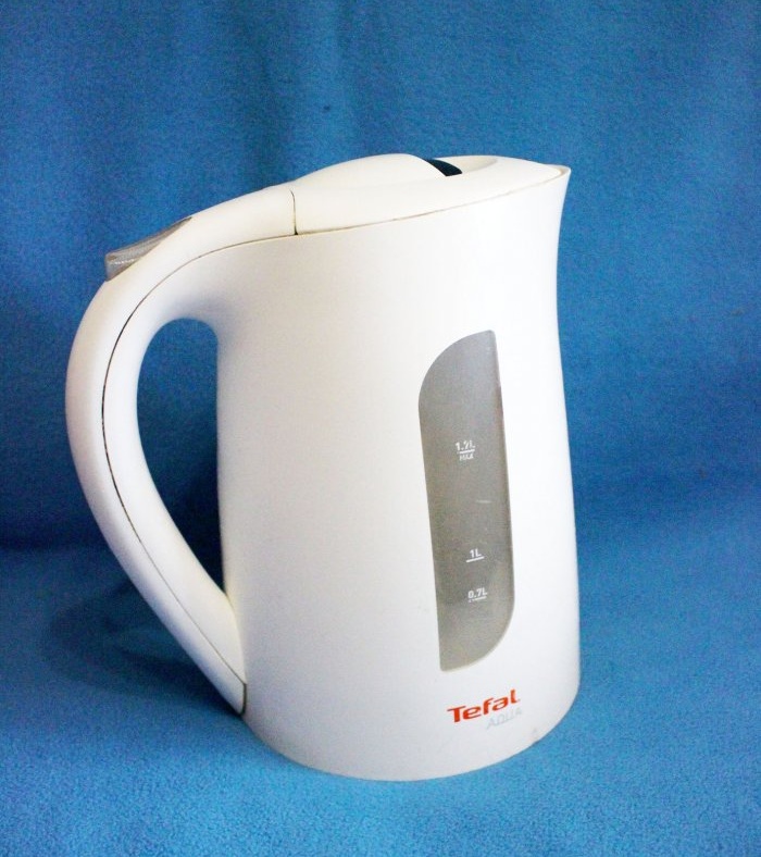 Ang paglilinis ng electric kettle ay ang pinaka-friendly at abot-kayang paraan