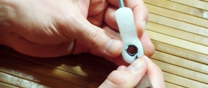 Hur man snabbt gör ett gångjärn för en knivslipare