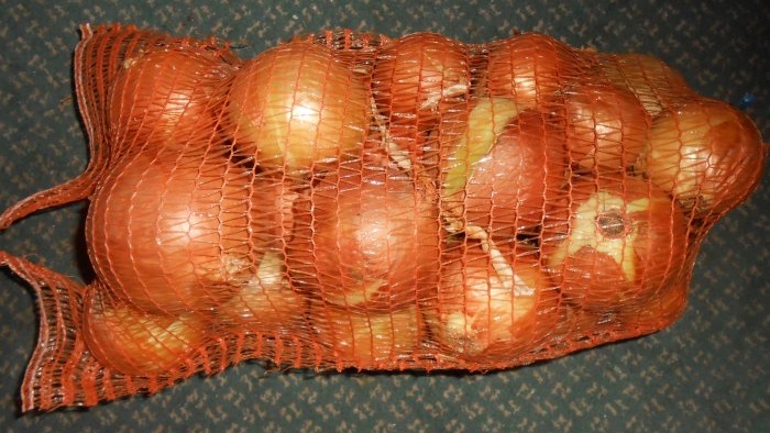 Métodos para armazenar cebolas em um apartamento na cidade