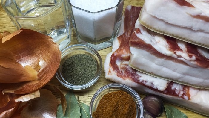 Най-вкусната рецепта за приготвяне на свинска мас в люспи от лук