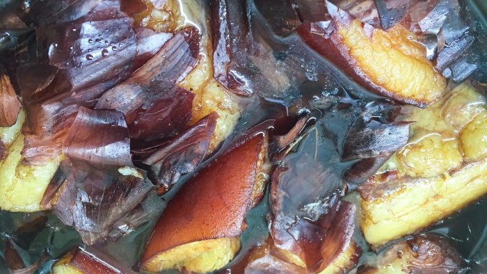 Ang pinaka masarap na recipe para sa paggawa ng mantika sa mga balat ng sibuyas
