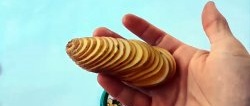 Paano gumawa ng isang simpleng potato spiral slicer