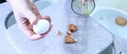 Cum să cureți un ou instantaneu. O metodă pe care cu siguranță o vei adopta