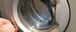 4 būdai atidaryti skalbimo mašinos dureles, jei jos įstrigo