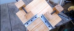 Abrazadera de esquina de madera para montaje en ángulo recto