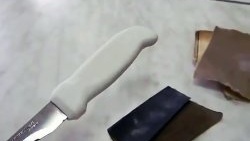 No pitjor que el de fàbrica: mànec de ganivet fet de tub de polipropilè
