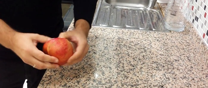Pohár šťavy z granátového jablka za 2 minúty: ako vytlačiť šťavu bez olúpania granátového jablka