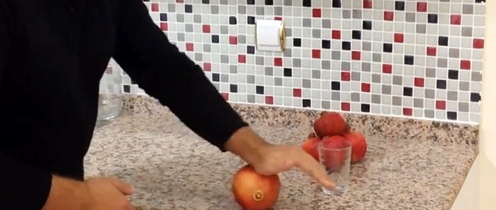 Et glass granateplejuice på 2 minutter: hvordan presse juice uten å skrelle et granateple