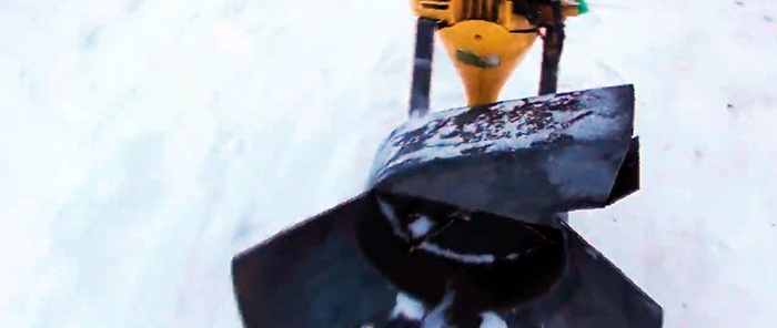 Souffleuse à neige à faire soi-même à partir d'une débroussailleuse