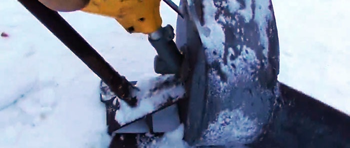 Suflator de zăpadă de la o mașină de tăiat perii