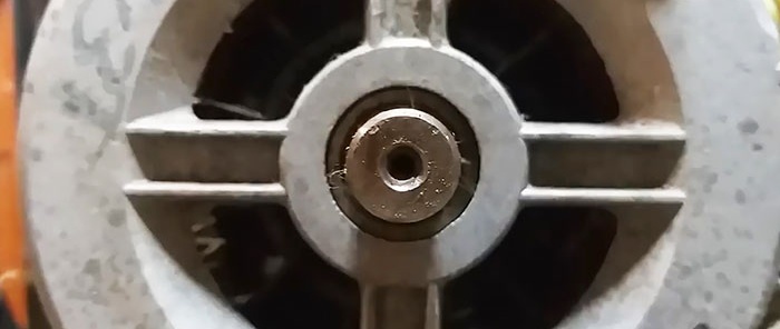 Paano mag-drill ng electric motor shaft nang diretso nang walang lathe