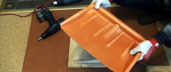Hvordan lage en snøskuffe fra PVC-rør