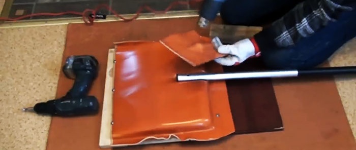 Hoe maak je een sneeuwschep van PVC-buis