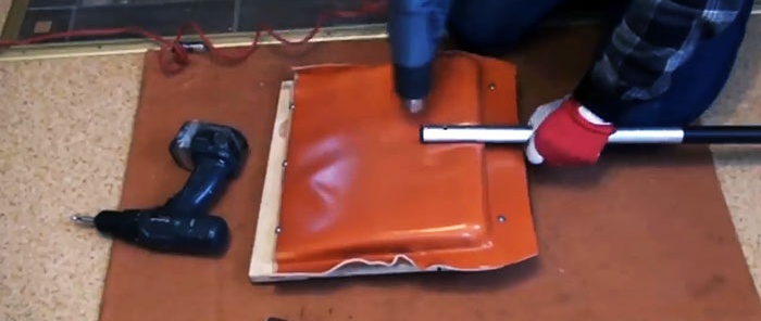 Hoe maak je een sneeuwschep van PVC-buis