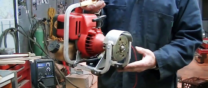 Mini generator pe benzină de casă de la un trimmer de 12 V