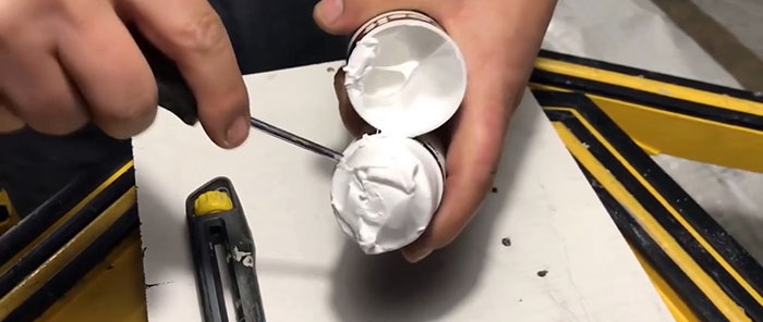 Hvordan fjerne en frossen plugg fra et rør med tetningsmiddel