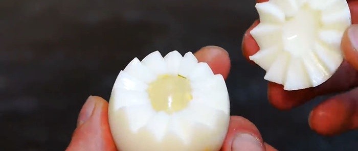 How to beautifully cut an egg without a figured knife