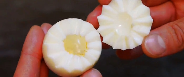 How to beautifully cut an egg without a figured knife