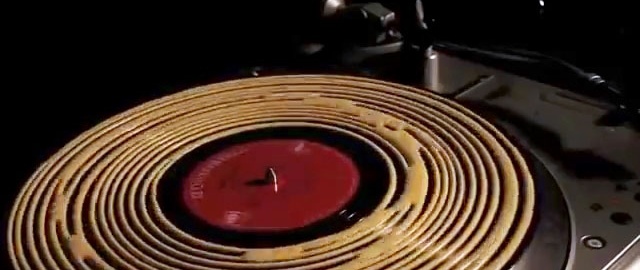 Malalim na paglilinis ng vinyl record na may pandikit