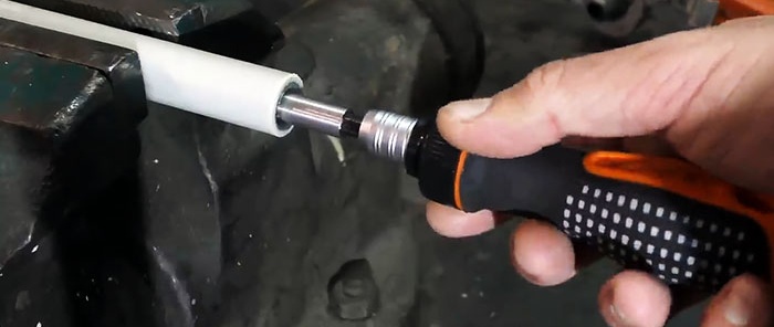 How to solder a pipe with water