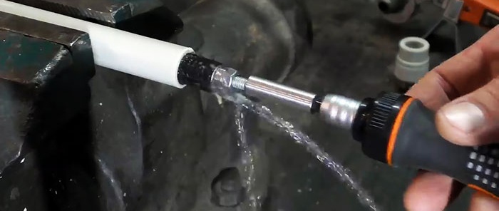 How to solder a pipe with water