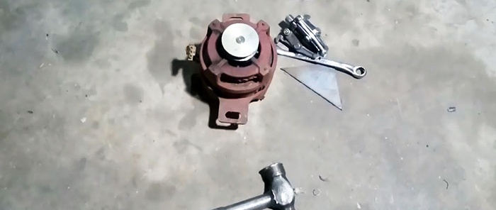 Comment retirer une poulie à pression d'un moteur électrique et installer un mandrin de perçage