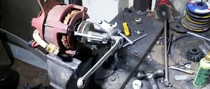 كيفية إزالة بكرة الضغط من محرك كهربائي وتركيب ظرف الحفر