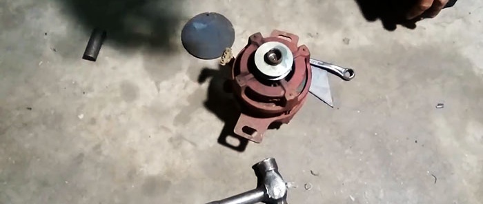 Bir elektrik motorundan bastırma kasnağı nasıl çıkarılır ve matkap mandreni nasıl takılır