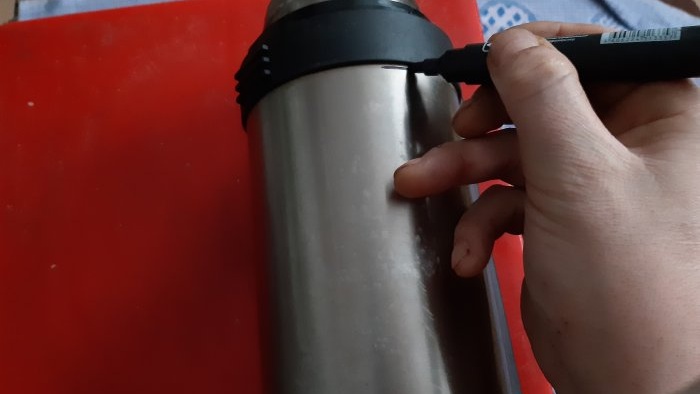 Hoe maak je een campingsamovar van oude thermosflessen