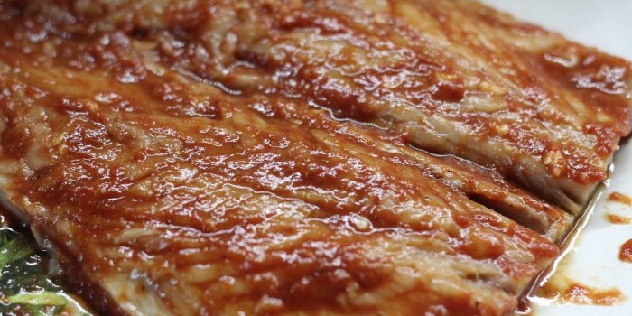 Mackerel in tomato glaze in the oven