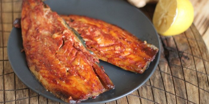 Makreel in tomatenglazuur in de oven