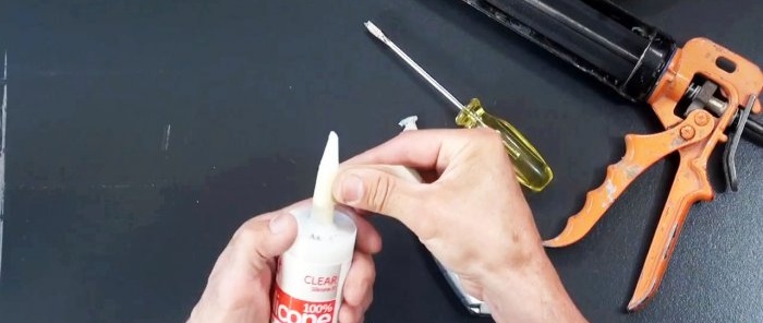 Come rimuovere il cappuccio essiccato dall'ugello di un tubo e riutilizzare l'ugello