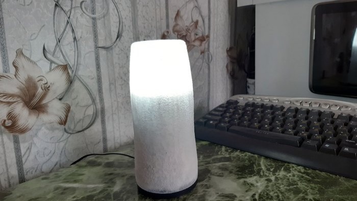 How to make a table lamp from an old mug with a built-in battery