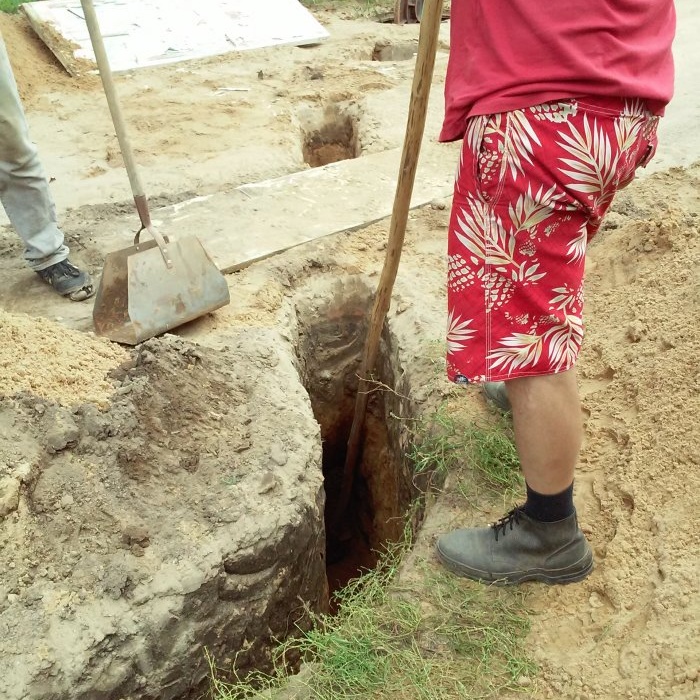 Com portar aigua a una casa sense una excavadora i un equip d'excavadors
