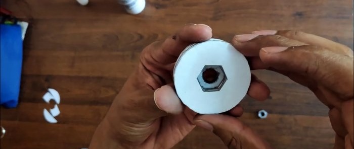 Comment utiliser du mastic silicone à partir d'un tube sans pistolet