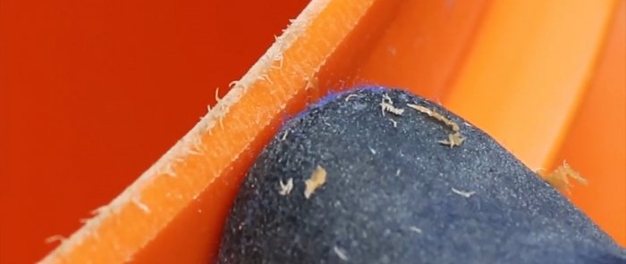 A simple and cheap cyclonic dust collector for a vacuum cleaner made of two buckets