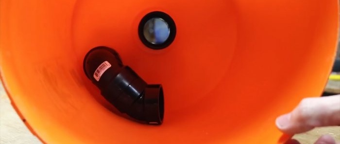 Een eenvoudige en goedkope cyclonische stofafscheider voor een stofzuiger gemaakt van twee emmers