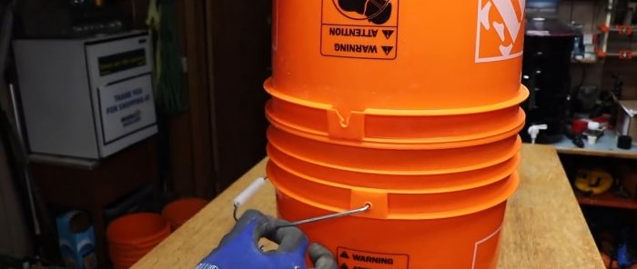 Isang simple at murang cyclonic dust collector para sa vacuum cleaner na gawa sa dalawang balde