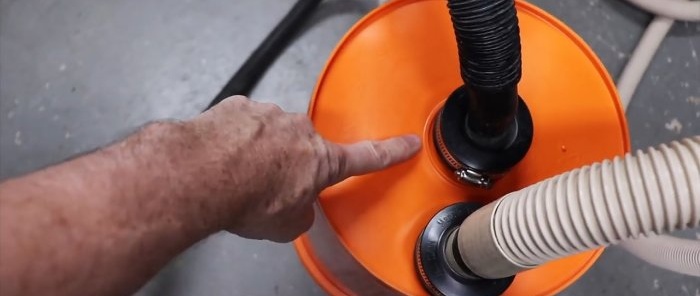 A simple and cheap cyclonic dust collector for a vacuum cleaner made of two buckets