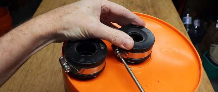 Ένας απλός και φθηνός κυκλωνικός συλλέκτης σκόνης για ηλεκτρική σκούπα από δύο κουβάδες