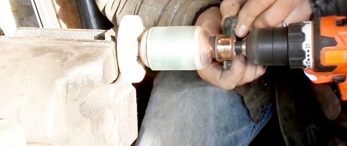 Cum să șlefuiți un comutator de armătură a unei scule electrice fără strung