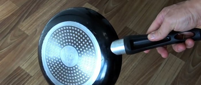 Removing years of carbon deposits from a frying pan