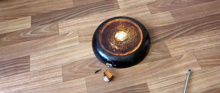 Removing years of carbon deposits from a frying pan