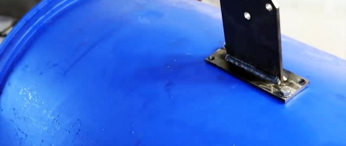 How to make a snow blower from a plastic barrel