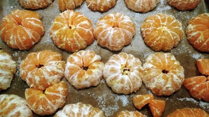 Mabilis at napaka-makatas na tangerine pie