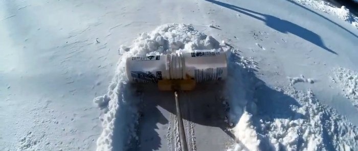 Cách làm xẻng tuyết từ thùng bột trét