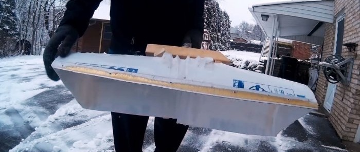 Kako napraviti lopatu za snijeg od kante za kit