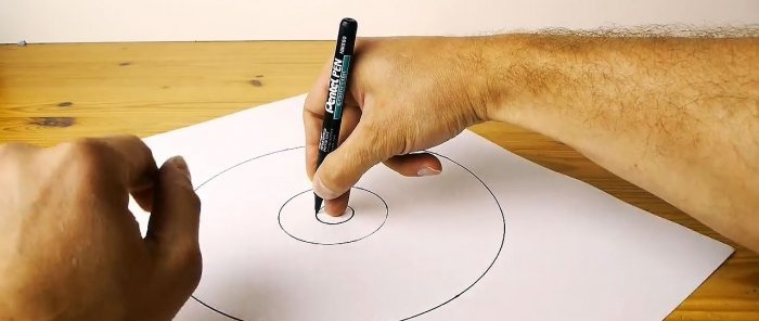 Cara melukis bulatan licin dengan tangan
