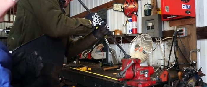 Πώς να φτιάξετε μια συσκευή για την αφαίρεση του χιονιού από μια στέγη